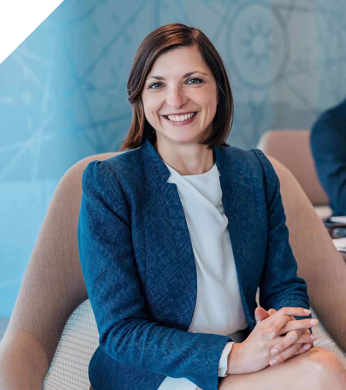 https://nakiscigroup.com/wp-content/uploads/2020/04/img-people-02.jpg